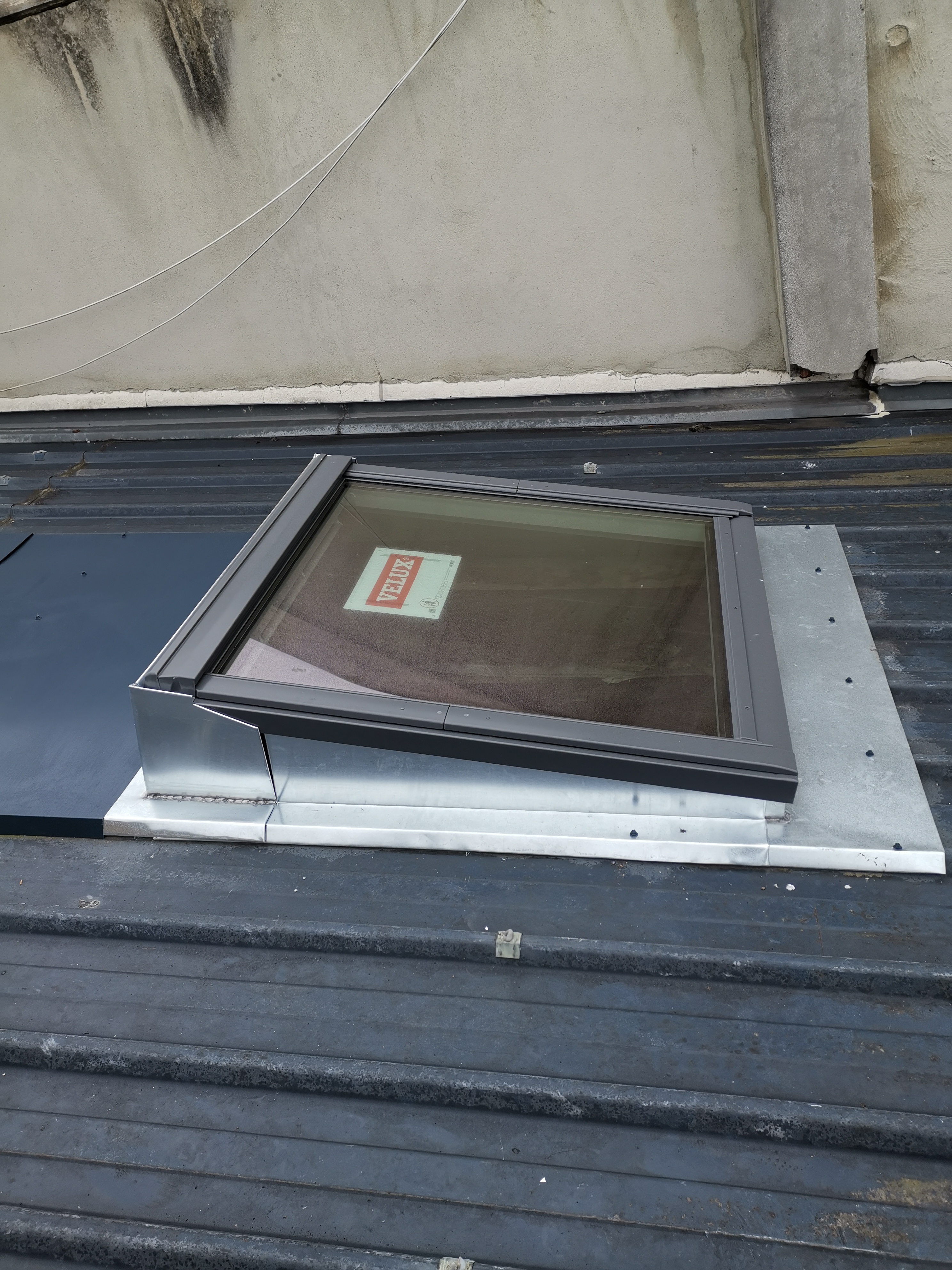 Velux neuf sur toiture zinc